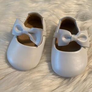 Felix & Flora white flower girl Mary Jane shoes  Sz12 infants
